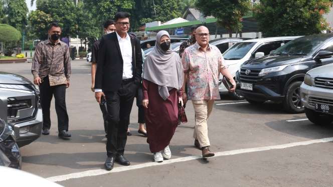 Potret Natasha Rizki Tahan Tangis Sepakat Lanjut Cerai, Ungkap Soal Gege Elisa