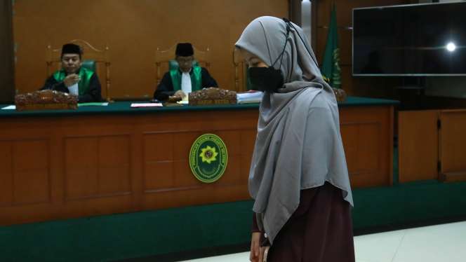 Potret Natasha Rizki Tahan Tangis Sepakat Lanjut Cerai, Ungkap Soal Gege Elisa