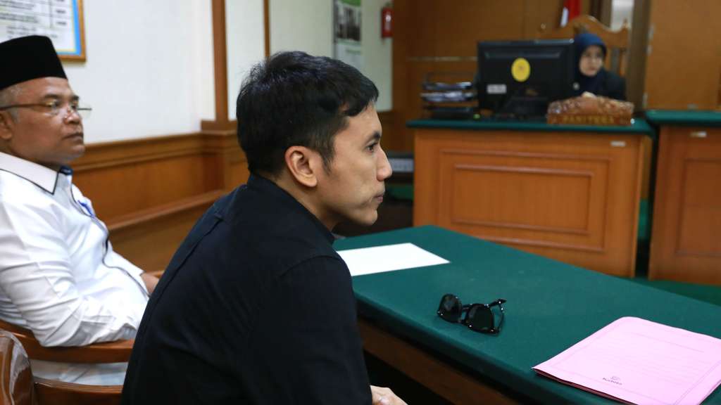 Potret Natasha Rizki Tahan Tangis Sepakat Lanjut Cerai, Ungkap Soal Gege Elisa
