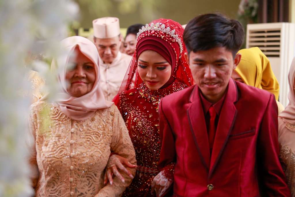 Potret Penampilan Ibu Eny di Pesta Pernikahan Sang Anak, Ekspresi Wajahnya Jadi Sorotan