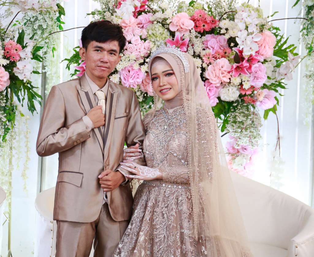 Potret Penampilan Ibu Eny di Pesta Pernikahan Sang Anak, Ekspresi Wajahnya Jadi Sorotan