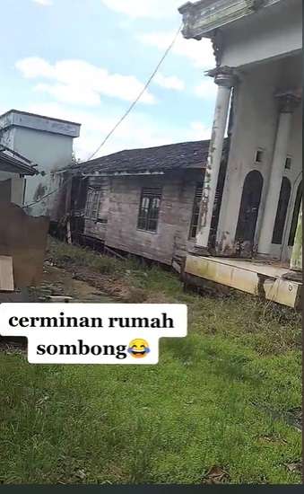 Penampakan Rumah Unik di Kalimantan, Bagian Depan Tampak Mewah Lihat Belakang Malah Zonk, Netizen: `The Real Nyicil Rumah`