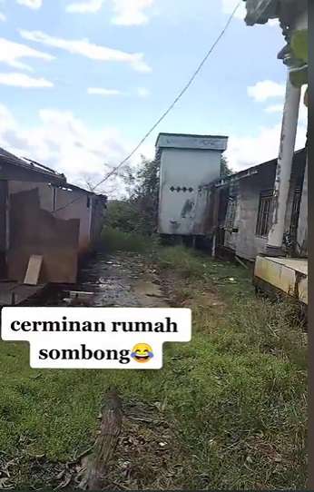 Penampakan Rumah Unik di Kalimantan, Bagian Depan Tampak Mewah Lihat Belakang Malah Zonk, Netizen: `The Real Nyicil Rumah`