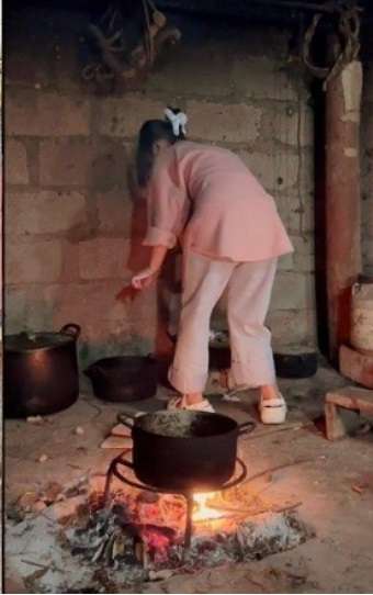 Tak Banyak yang Tahu, Peternak Sapi Ini Ternyata Orangtua Artis Terkenal, Penampakan Rumahnya Bikin Syok!