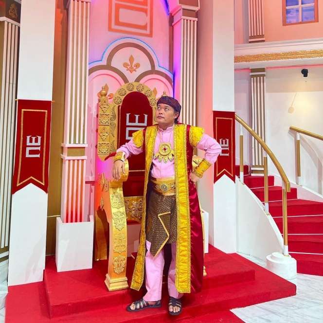 Tak Disangka, Anak Kecil Penjual Jagung Ini Kini Jadi Artis Terkenal, Punya Rumah Super Megah, Harganya Capai Puluhan Miliar!