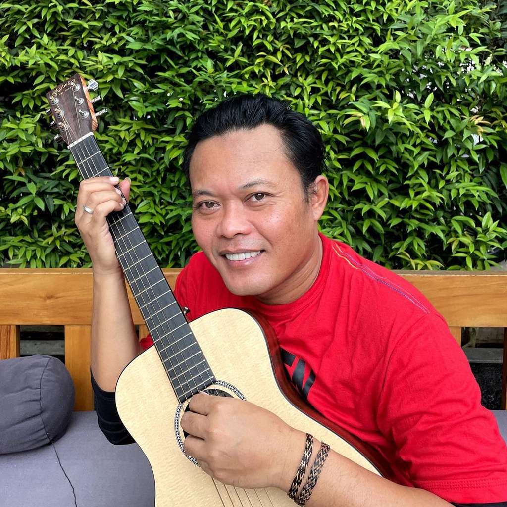 Tak Disangka, Anak Kecil Penjual Jagung Ini Kini Jadi Artis Terkenal, Punya Rumah Super Megah, Harganya Capai Puluhan Miliar!