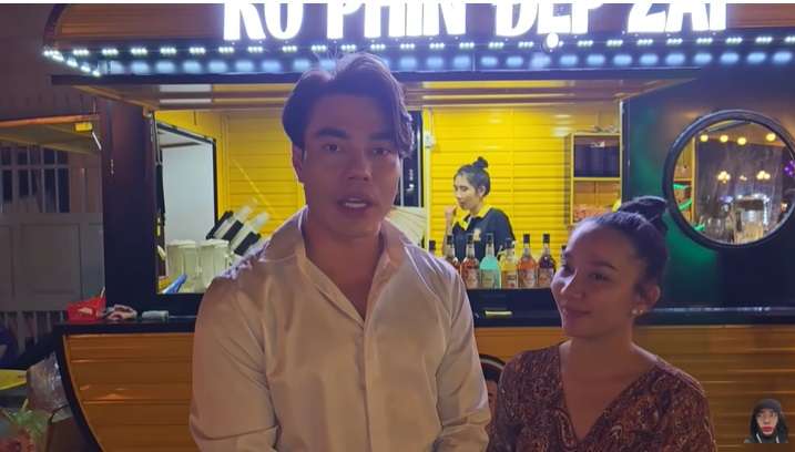 Wanita Penjual Bakso Ikan Ini Ternyata Istri Artis Terkenal, Jualan Sambil Gendong Bayi, Punya Harta Melimpah, Tinggali Rumah Rp6 Miliar