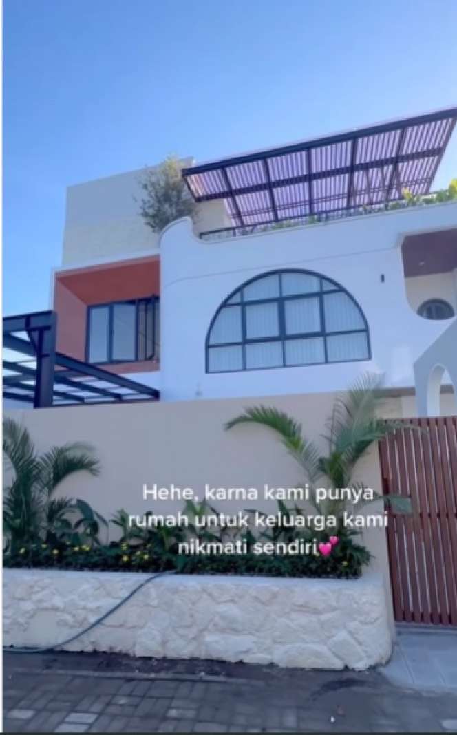 Dihina Punya Rumah Dalam Gang Sempit, Ternyata Lihat Isi Dalamnya Bikin Melongo, Nggak Kalah Mewah Dari Hotel Berbintang!