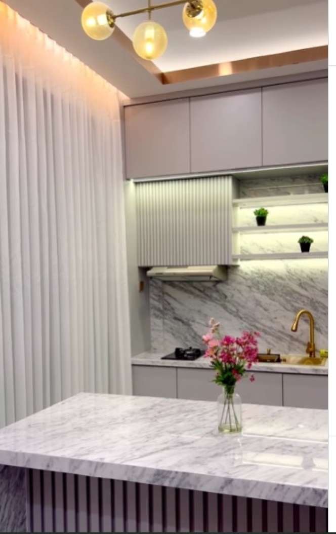 Dihina Punya Rumah Dalam Gang Sempit, Ternyata Lihat Isi Dalamnya Bikin Melongo, Nggak Kalah Mewah Dari Hotel Berbintang!