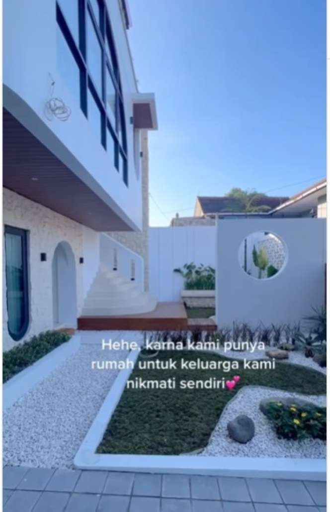 Dihina Punya Rumah Dalam Gang Sempit, Ternyata Lihat Isi Dalamnya Bikin Melongo, Nggak Kalah Mewah Dari Hotel Berbintang!