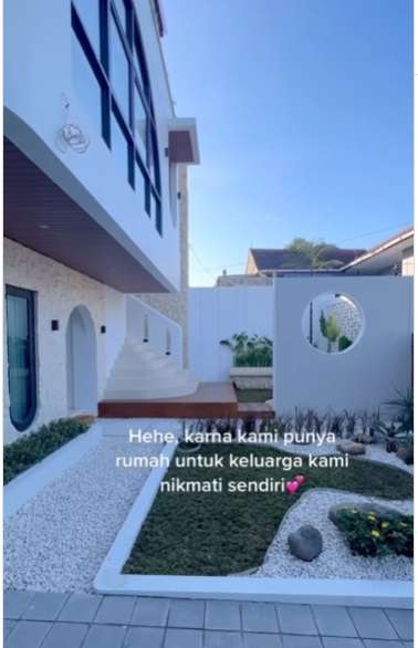 Dihina Punya Rumah Dalam Gang Sempit, Ternyata Lihat Isi Dalamnya Bikin Melongo, Nggak Kalah Mewah Dari Hotel Berbintang!