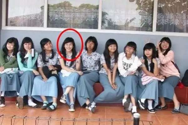 12 Foto Lawas Artis Bareng Geng SMA, Soimah Jadi Primadona di Sekolah, Cantik & Gaul Abis!