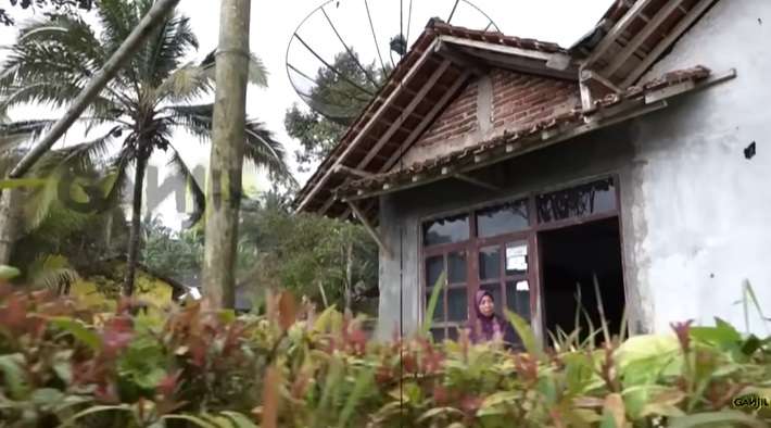 Penampakan Rumah Angker Dulunya Bekas Peristiwa Tragis Sinden Cantik yang Dimutilasi, Kini Ditempati Satu Keluarga Pemberani!