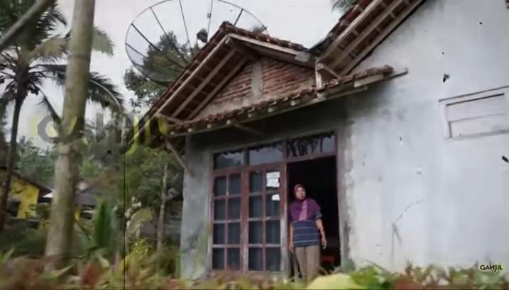 Penampakan Rumah Angker Dulunya Bekas Peristiwa Tragis Sinden Cantik yang Dimutilasi, Kini Ditempati Satu Keluarga Pemberani!