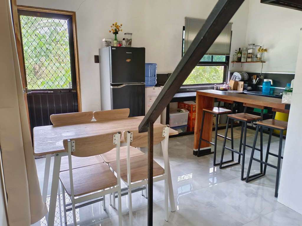 Dari Luar Seperti Bangunan Mangkrak, Rumah ini Dalamnya Bikin Takjub, Serasa Masuk Mall Pribadi, Lihat Potretnya