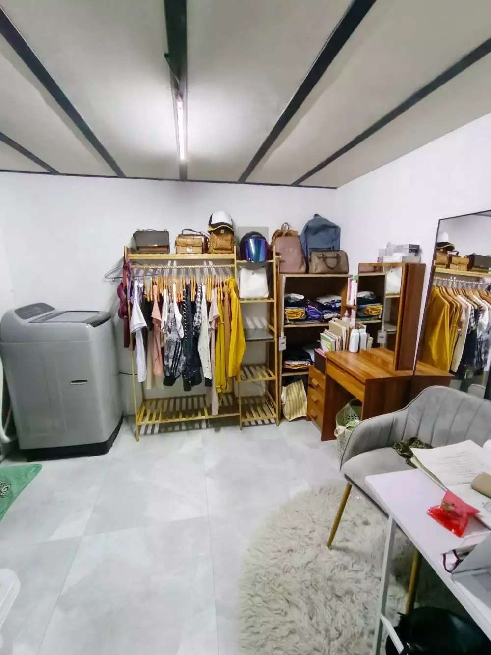 Dari Luar Seperti Bangunan Mangkrak, Rumah ini Dalamnya Bikin Takjub, Serasa Masuk Mall Pribadi, Lihat Potretnya
