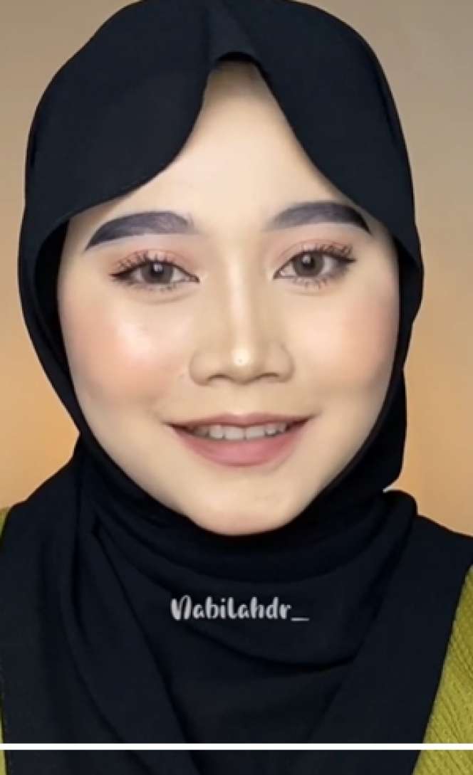 Wanita Berjerawat Makeup Jadi Prilly Latuconsina, Dikira Zonk, Hasilnya Malah Mirip Pol & Susah Dibedain, Ini Potretnya