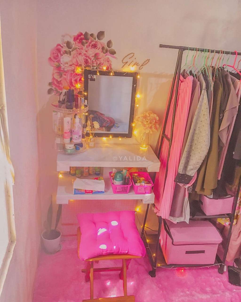 Rumah Luarnya Kumuh Berdinding Batako, Ternyata Dalamnya Bak Istana Barbie Serba Pink, Lihat 12 Potretnya