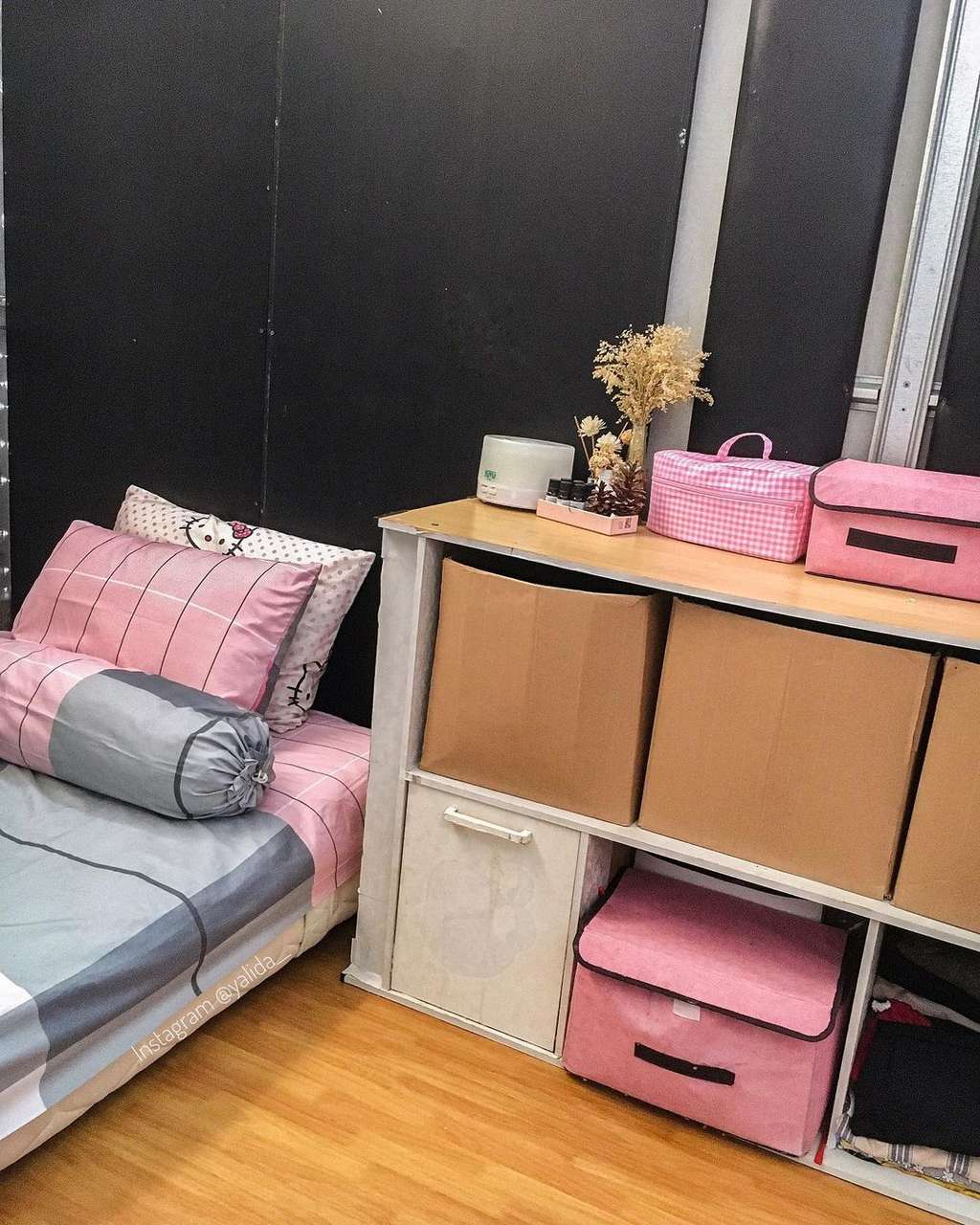 Rumah Luarnya Kumuh Berdinding Batako, Ternyata Dalamnya Bak Istana Barbie Serba Pink, Lihat 12 Potretnya