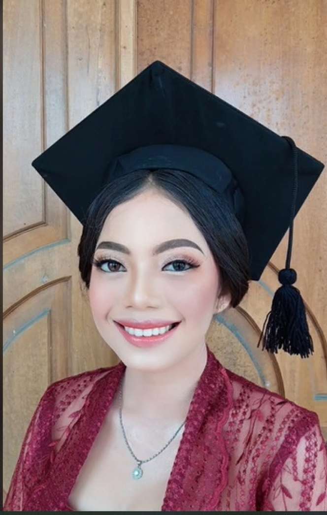 Ingin Tampil Sempurna di Momen Wisuda, Wanita Berwajah Istimewa Ini Pilih MUA Terbaik, Hasilnya Malah Bikin Nangis!
