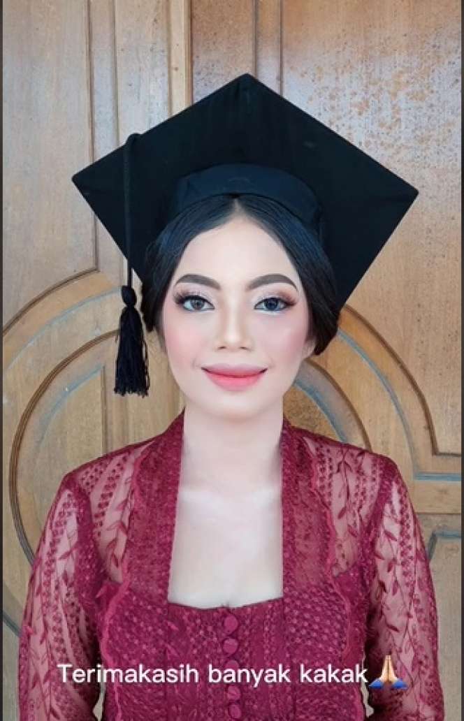 Ingin Tampil Sempurna di Momen Wisuda, Wanita Berwajah Istimewa Ini Pilih MUA Terbaik, Hasilnya Malah Bikin Nangis!