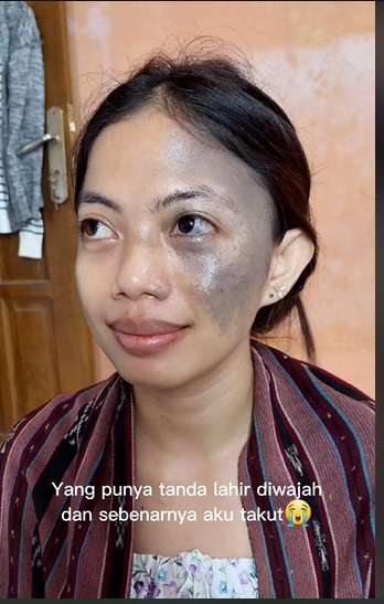 Ingin Tampil Sempurna di Momen Wisuda, Wanita Berwajah Istimewa Ini Pilih MUA Terbaik, Hasilnya Malah Bikin Nangis!