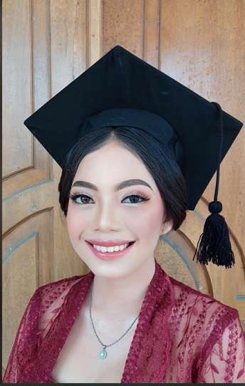 Ingin Tampil Sempurna di Momen Wisuda, Wanita Berwajah Istimewa Ini Pilih MUA Terbaik, Hasilnya Malah Bikin Nangis!