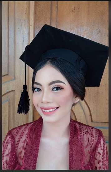 Ingin Tampil Sempurna di Momen Wisuda, Wanita Berwajah Istimewa Ini Pilih MUA Terbaik, Hasilnya Malah Bikin Nangis!