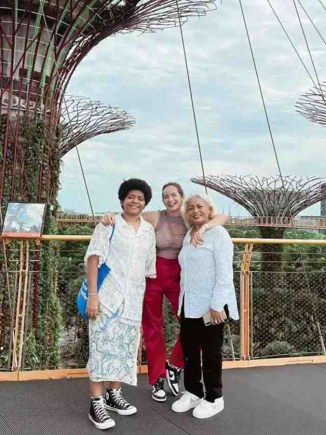 Potret Kedekatan Enzy Storia dengan Sang Adik Casey yang Jarang Tersorot, Disebut Penyelamat Hidup