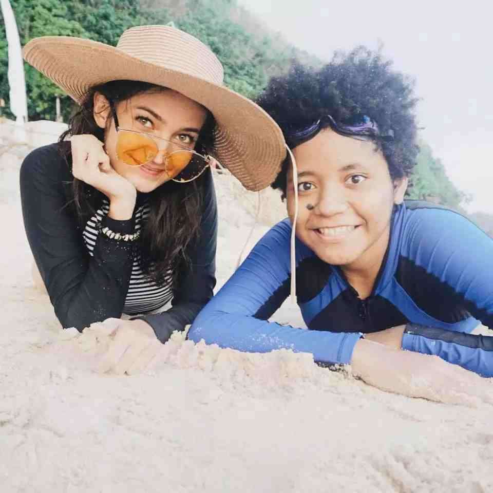 Potret Kedekatan Enzy Storia dengan Sang Adik Casey yang Jarang Tersorot, Disebut Penyelamat Hidup