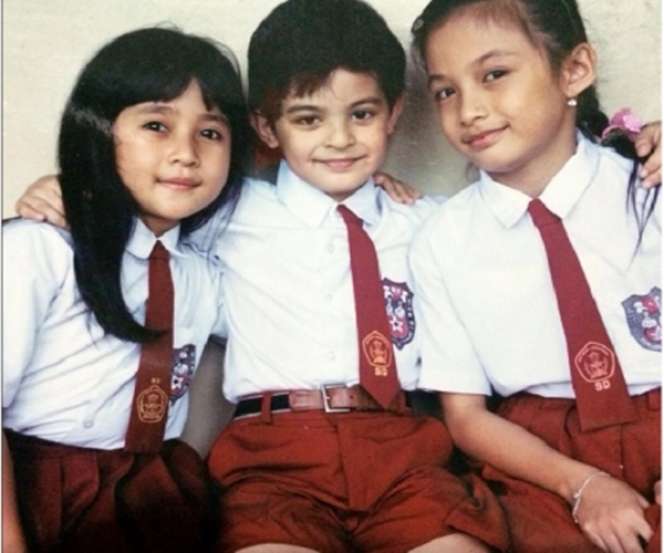 20 Foto Lawas Artis Saat Masih SD, Nagita Slavina Bule Banget, Disebut Rafathar Versi Cewek! 