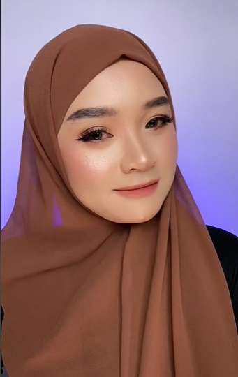 Wanita Ini Ditantang Recretae Makeup Ala Inara Rusli, Hasilnya Bikin Melongo, Netizen: `Bikin Virgoun Bingung`