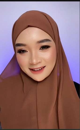 Wanita Ini Ditantang Recretae Makeup Ala Inara Rusli, Hasilnya Bikin Melongo, Netizen: `Bikin Virgoun Bingung`