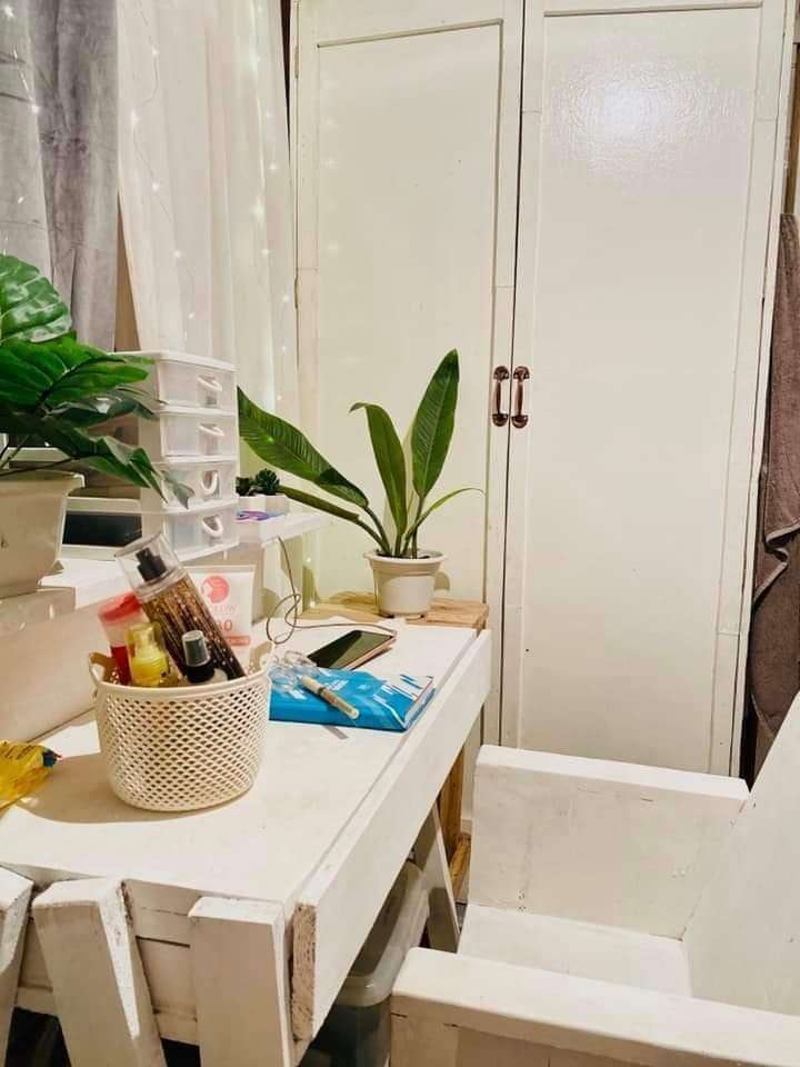 Rumah Berdinding Bambu Ini Tampak Reyot, Lihat Isi Dalamnya Bikin Melongo, Beda Banget Bak Langit dan Bumi!