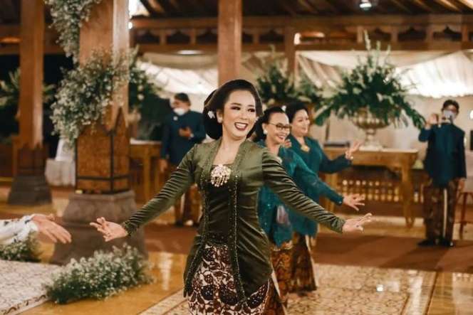 Bergelimang Harta, Artis Cantik Ini Pilih Tinggal di Kampung, Rumahnya Bak Keraton!