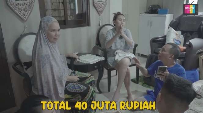 Potret Ayu Ting Ting usai Jual Pakaian Bekas di Depan Rumah, Raup Rp40 Juta