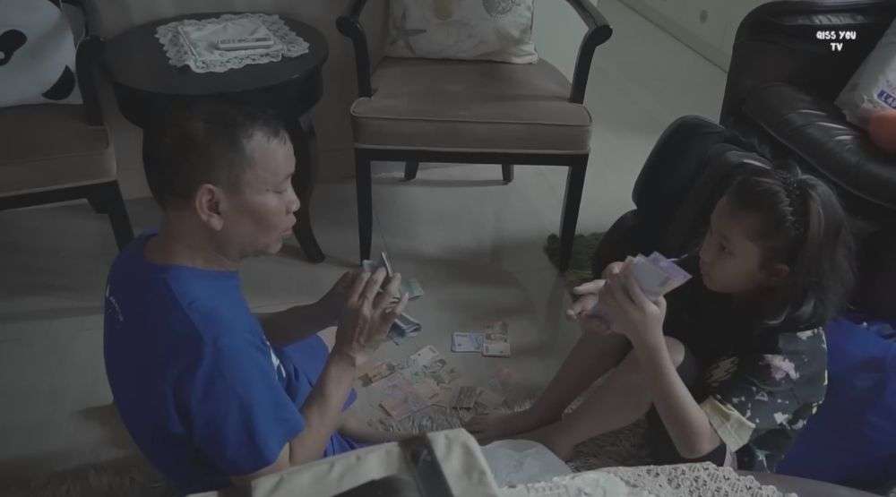 Potret Ayu Ting Ting usai Jual Pakaian Bekas di Depan Rumah, Raup Rp40 Juta