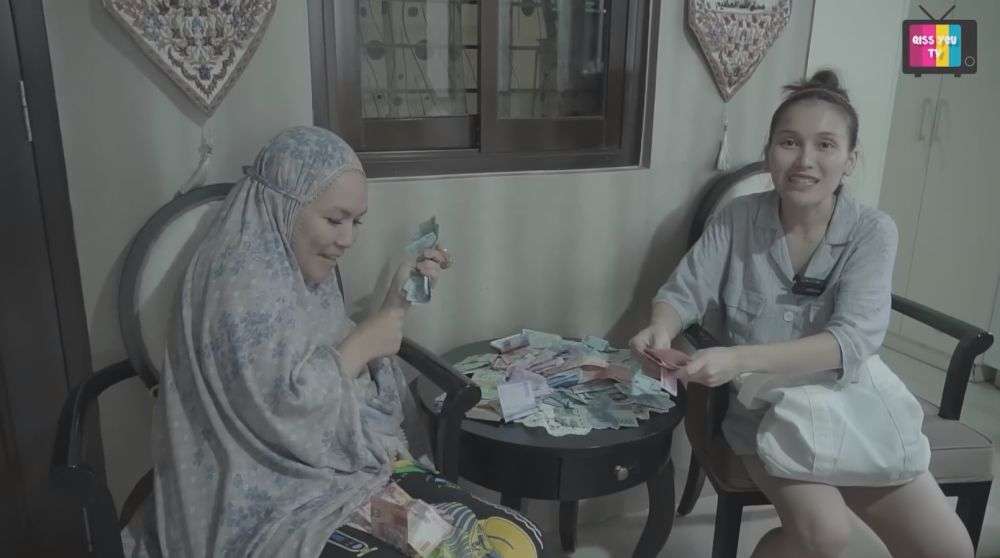 Potret Ayu Ting Ting usai Jual Pakaian Bekas di Depan Rumah, Raup Rp40 Juta