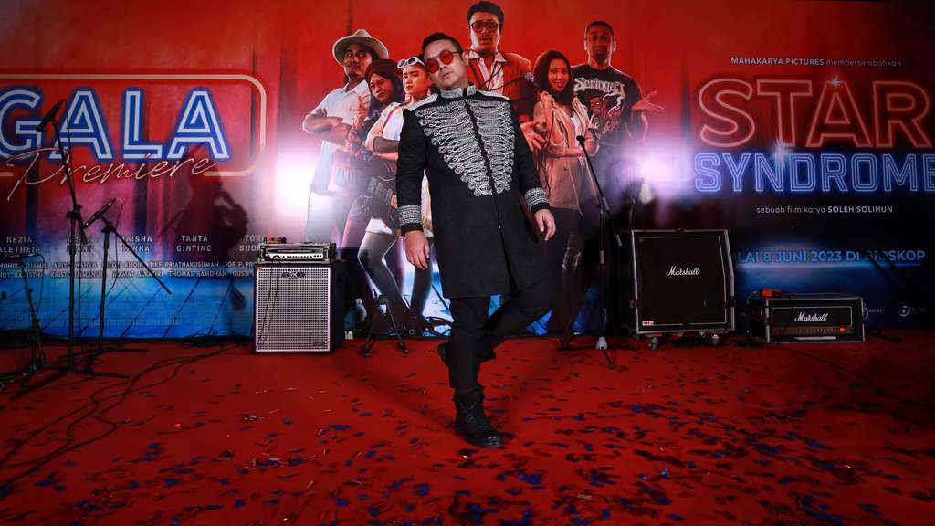 Potret Gaya Kocak Gilang Dirga Tirukan Suara Musisi Tanah Air Saat Gala Premiere Star Syndrome