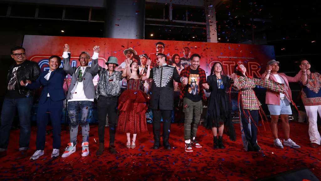 Potret Gaya Kocak Gilang Dirga Tirukan Suara Musisi Tanah Air Saat Gala Premiere Star Syndrome