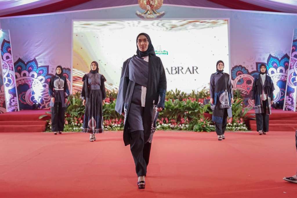 Intip Koleksi Busana Culture yang Digadang Bakal Jadi Tren Fashion Milenial