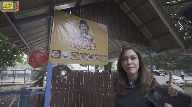 10 Potret Rumah Mewah Mandra Disulap Jadi Warung Makan, Luasnya 2 Hektar Bergaya Betawi!