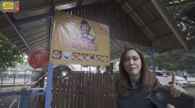 10 Potret Rumah Mewah Mandra Disulap Jadi Warung Makan, Luasnya 2 Hektar Bergaya Betawi!