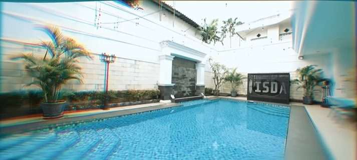 Potret Kolam Renang di Rumah Iis Dahlia yang Cicilannya Rp250 Juta/Bulan