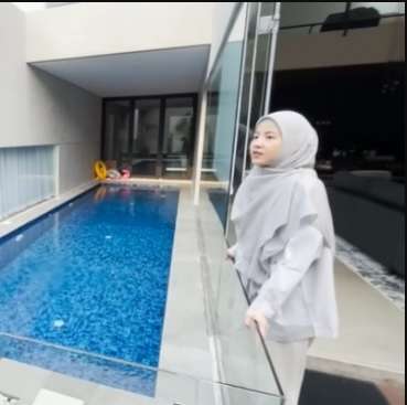 Adu Mewah Rumah Inara Rusli VS Natasha Rizky, Beda Banget Bak Langit dan Bumi!