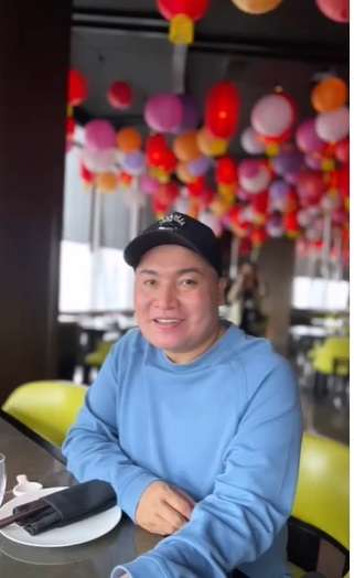 Dulu Jadi Penjual Sate Keliling, Kini Banting Stir Jadi Asisten Artis Terkaya di Indonesia, Nasibnya Berubah Drastis!