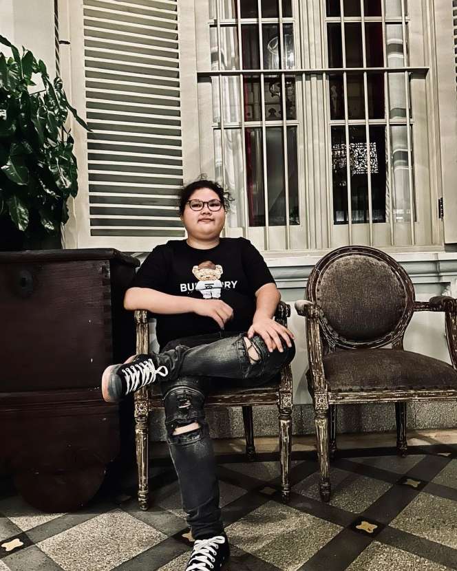Artis yang Dijuluki 'The Real Sultan' Ini Ternyata Cicit Pahlawan Indonesia, Punya Bisnis Mentereng hingga Pesawat Parkir di Halaman Rumah!