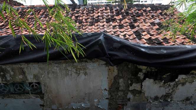 7 Potret Rumah Reyot Terjepit Apartemen Mewah di Tengah Jakarta