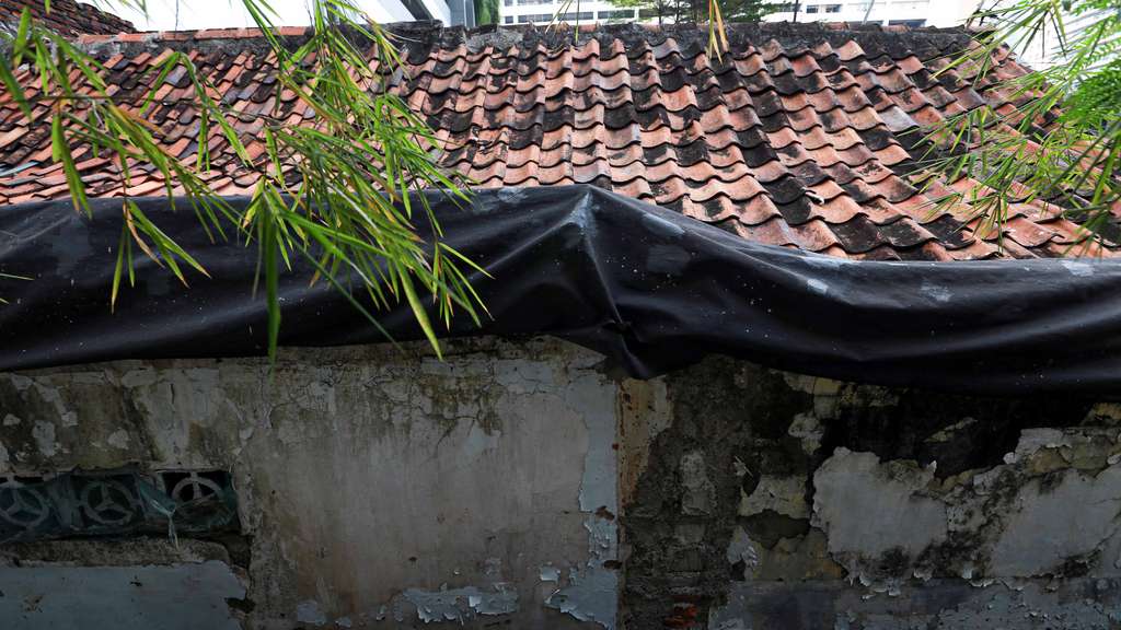 7 Potret Rumah Reyot Terjepit Apartemen Mewah di Tengah Jakarta