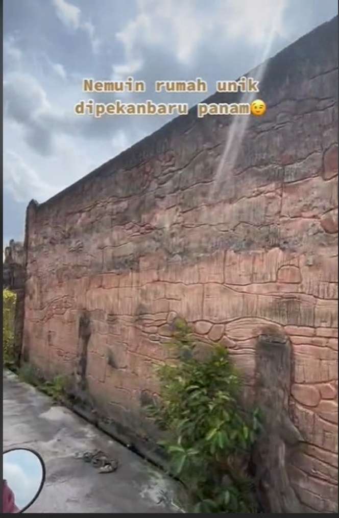 Penampakan Rumah Unik Bak Goa Super Besar, Desainnya Khas Zaman Dulu Banget!